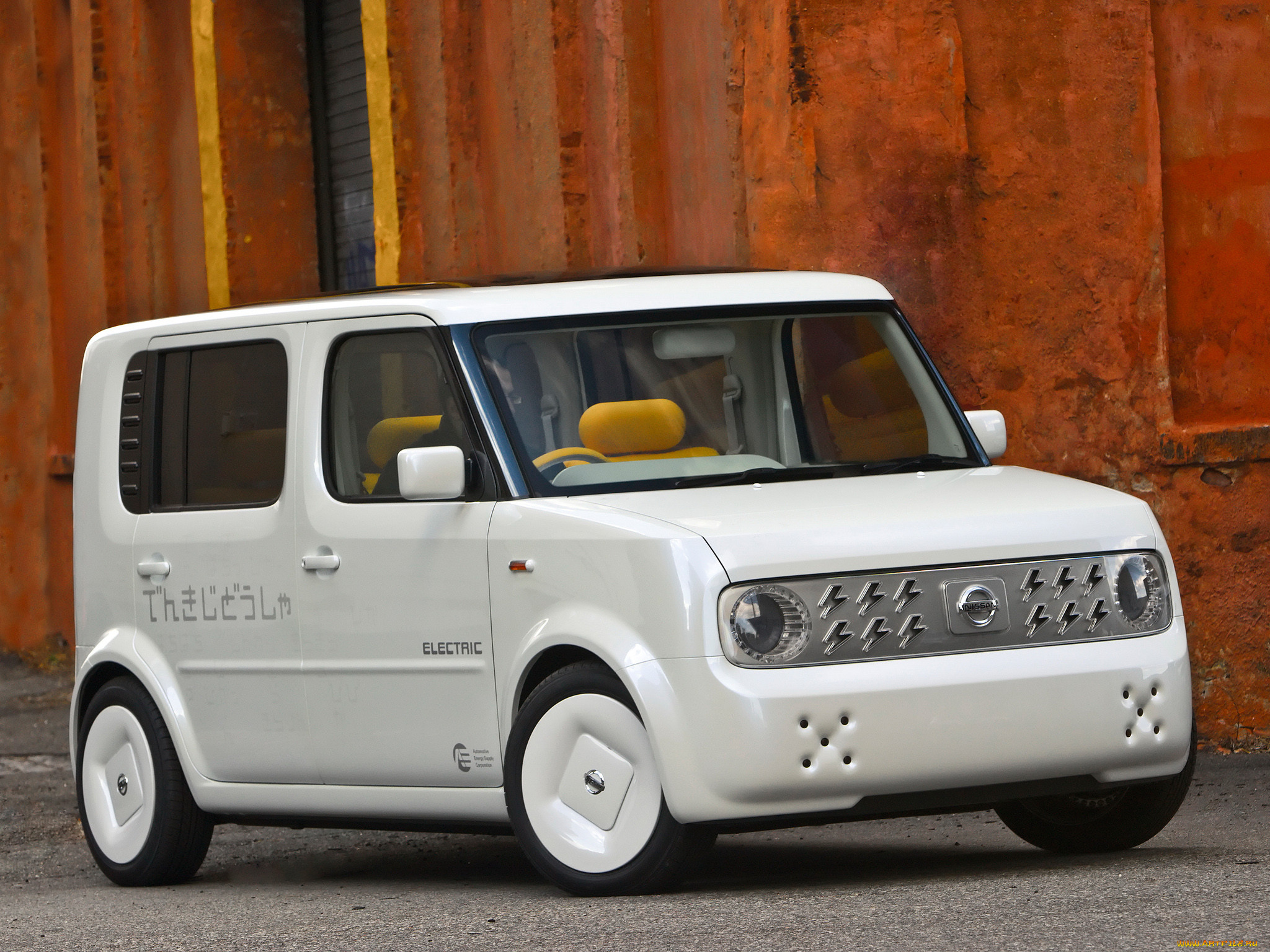 Машина кв м. Nissan Cube II (z11) 2002 - 2008. Nissan Cube электрический. Мицубиси Cube. Квадратный Митсубиши.